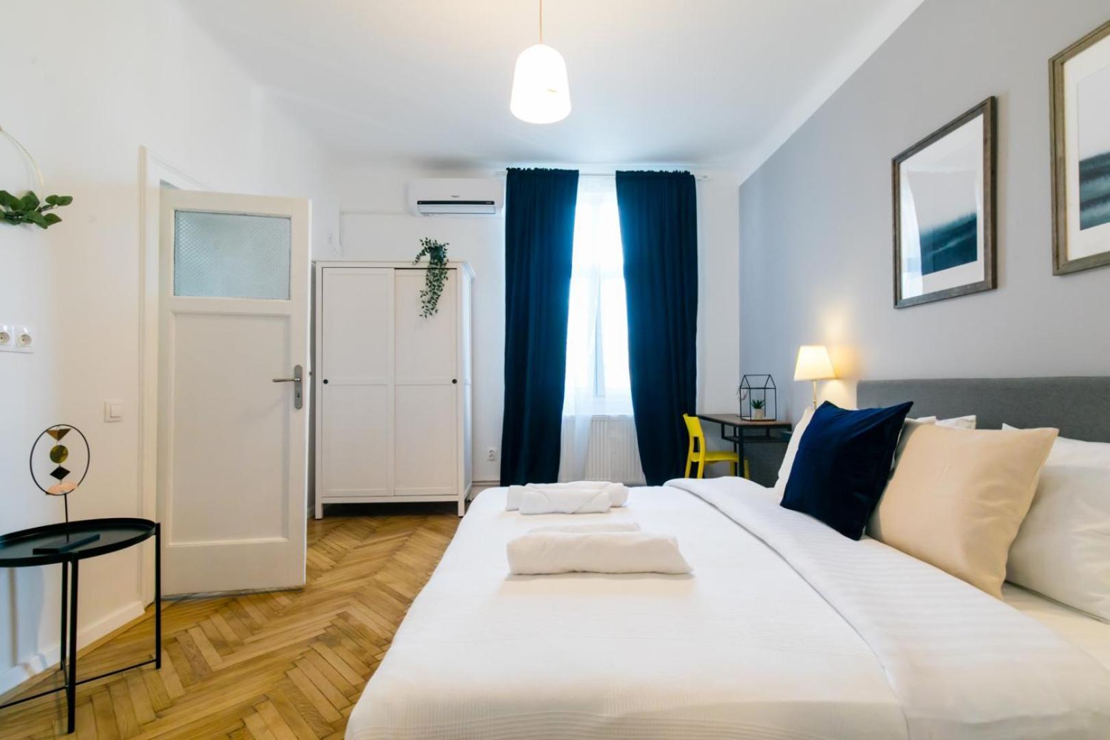 Heart Of The City - Cozy Apartments In Prime Location Bucharest Bilik gambar
