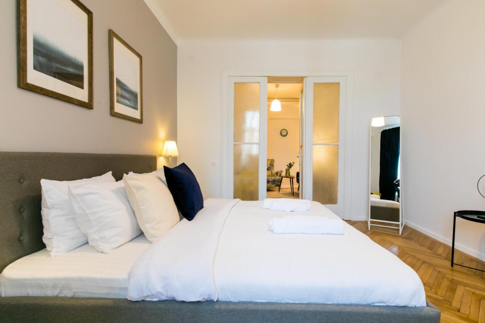 Heart Of The City - Cozy Apartments In Prime Location Bucharest Bilik gambar