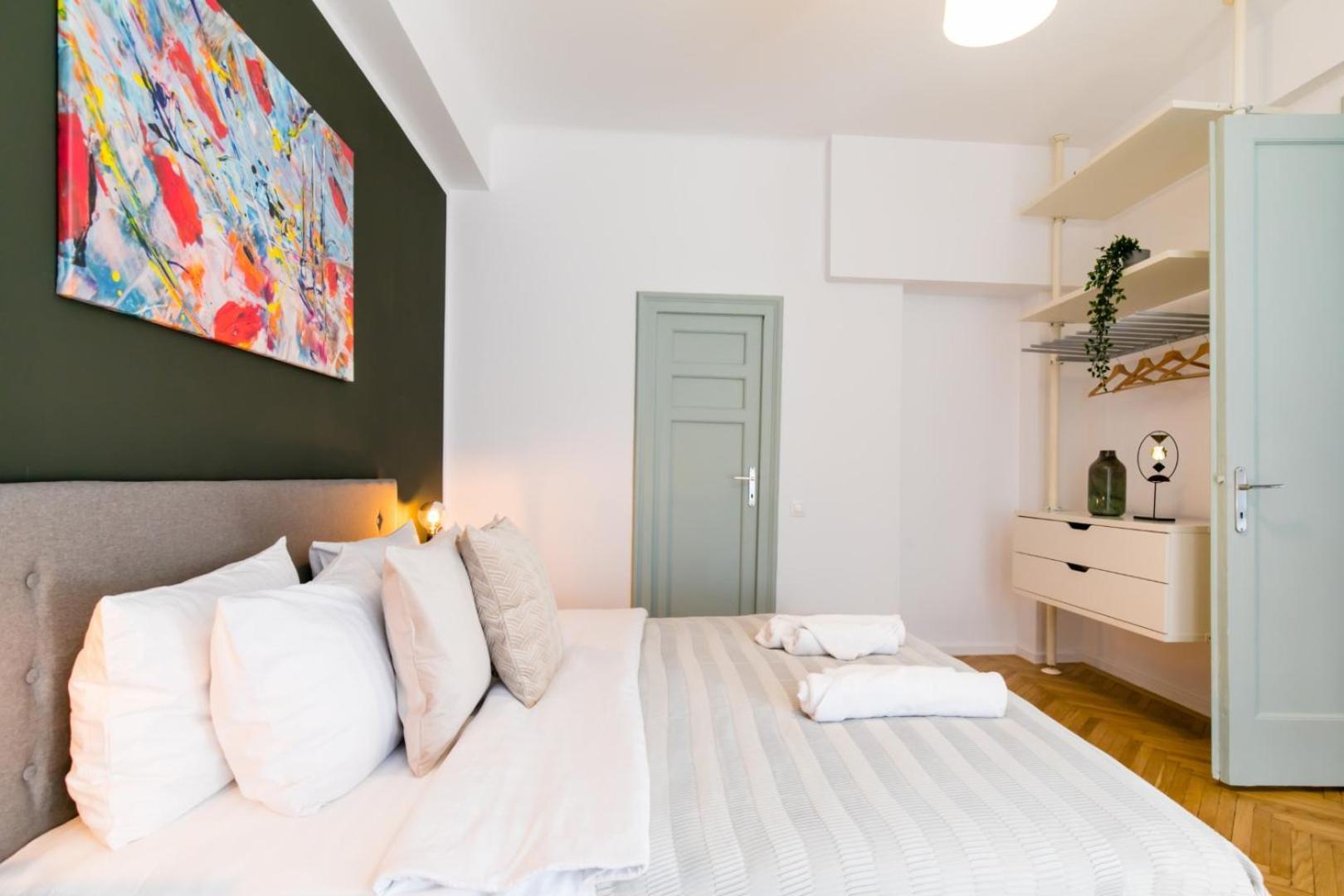 Heart Of The City - Cozy Apartments In Prime Location Bucharest Bilik gambar