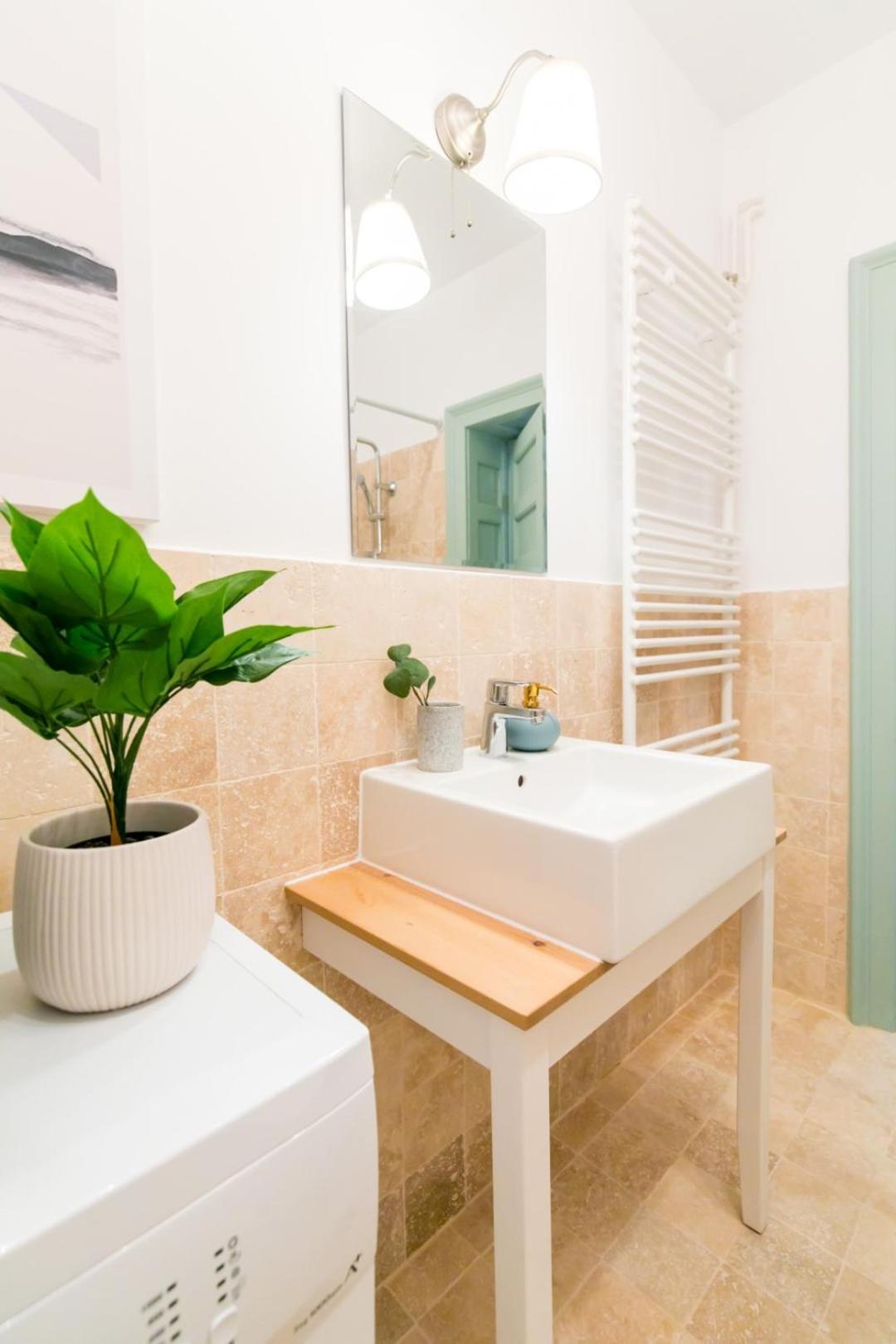 Heart Of The City - Cozy Apartments In Prime Location Bucharest Bilik gambar